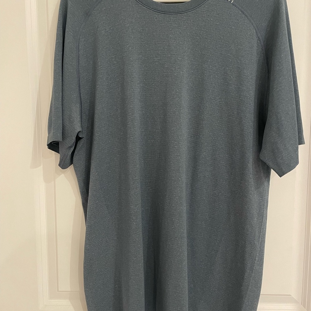 Lululemon Set of Two Blue T-Shirts Men’s XL - Picture 7 of 13